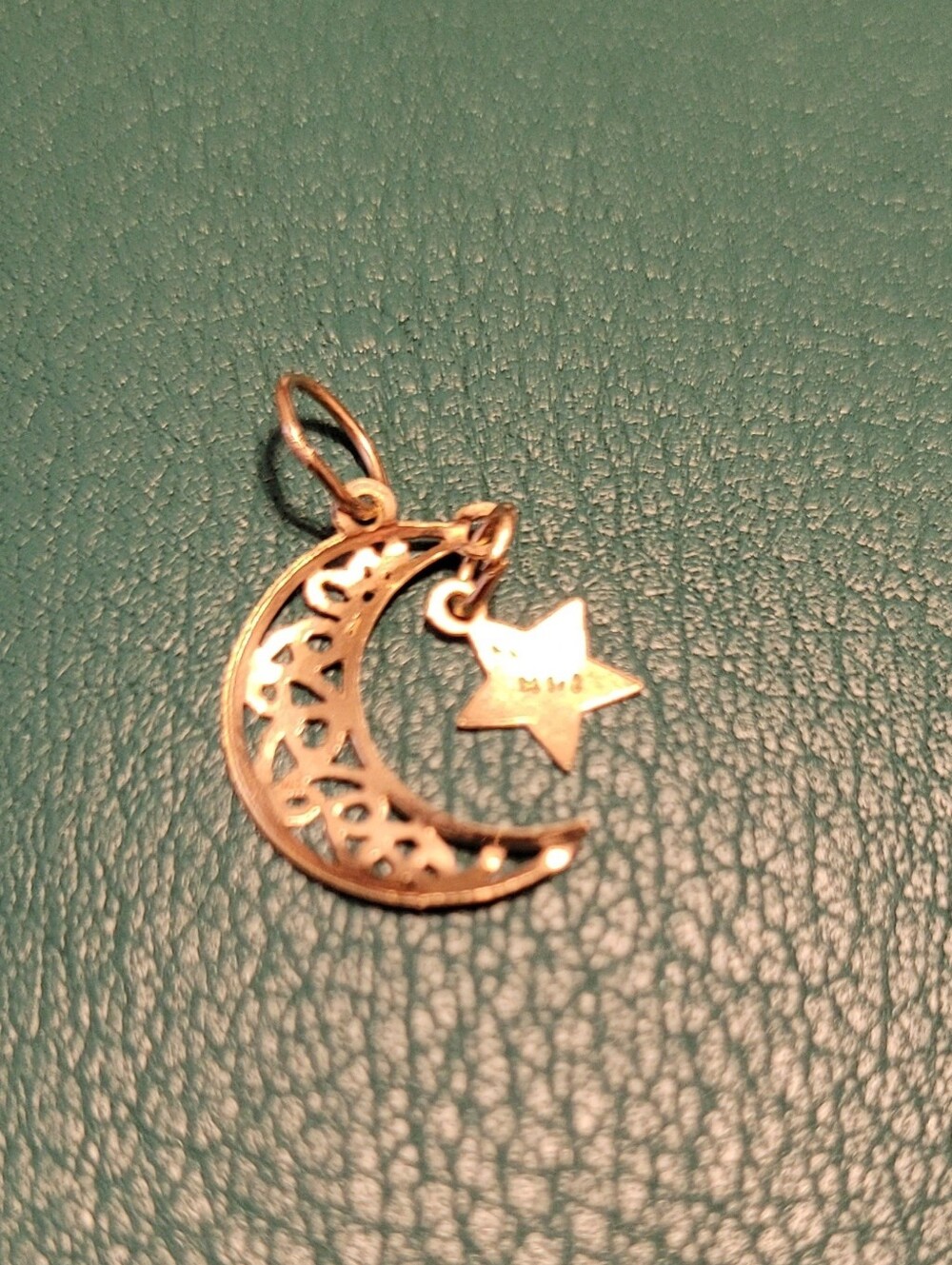 14kt Moon & Star Pendant. - Picture 4 of 5